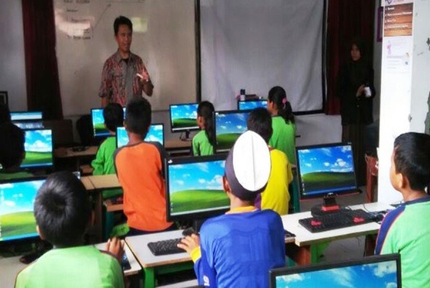 MTS Negeri Sangkanurip Gelar Pelatihan Komputer Gratis Bagi Masyarakat